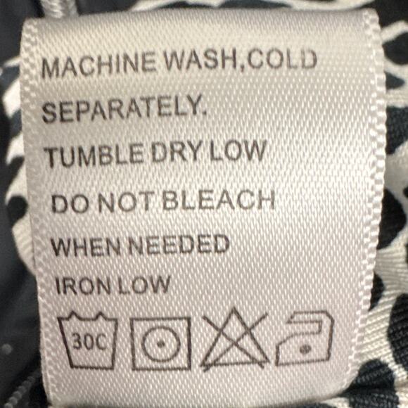 Tail Women's LIghtweight Golf Vest Black Full Zip Animal Print Interior Size S - Picture 7 of 7